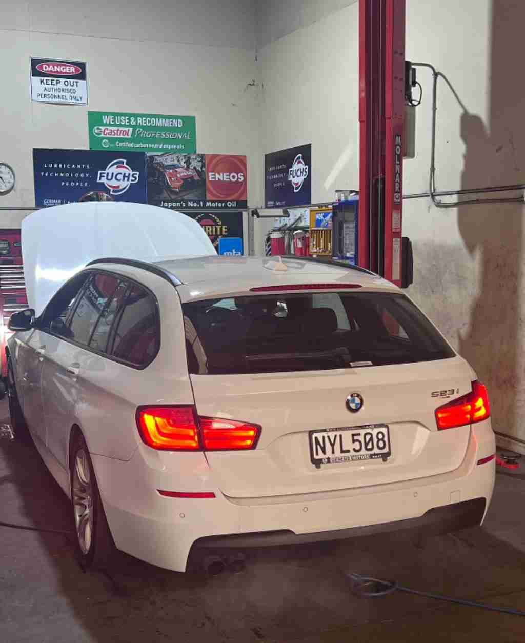 奥克兰 二手车 两箱轿车  BMW 523i M-Sport旅行款 不到1w  2012 带回家