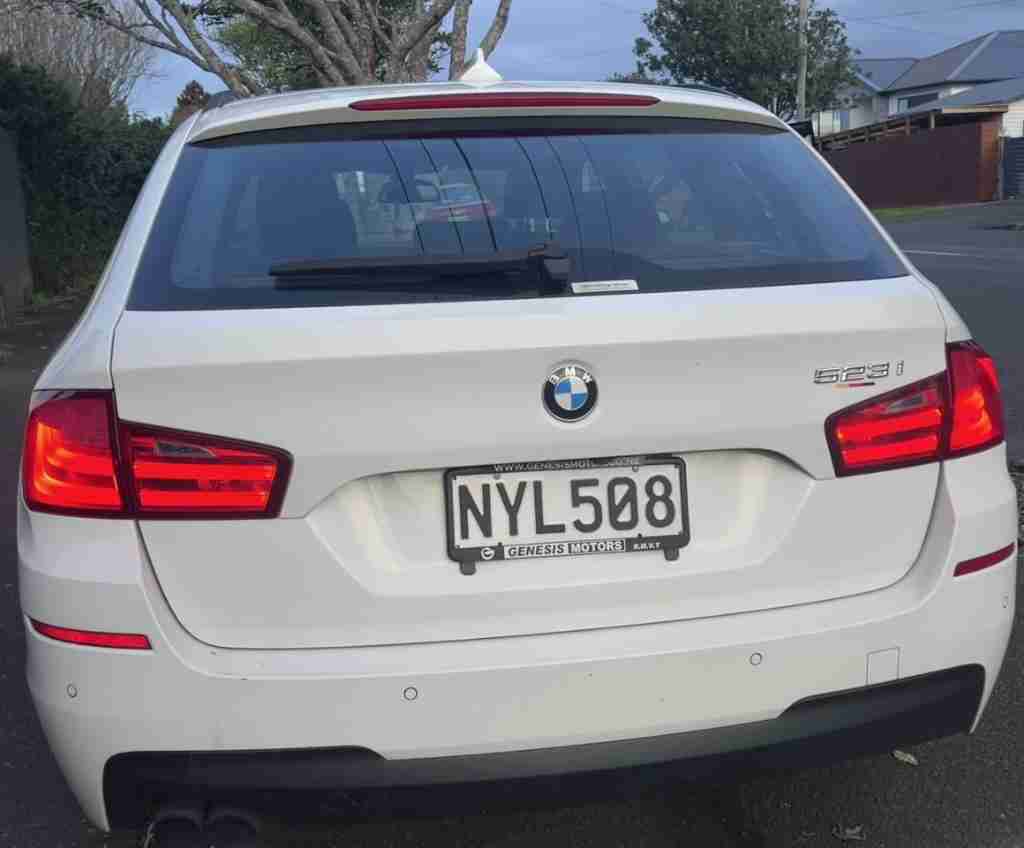 奥克兰 二手车 两箱轿车  BMW 523i M-Sport旅行款 不到1w  2012 带回家