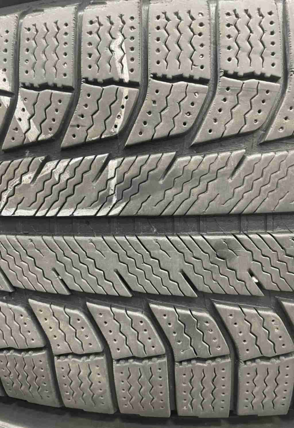 奥克兰 交易 其他物品 米其林雪胎-235/60R18